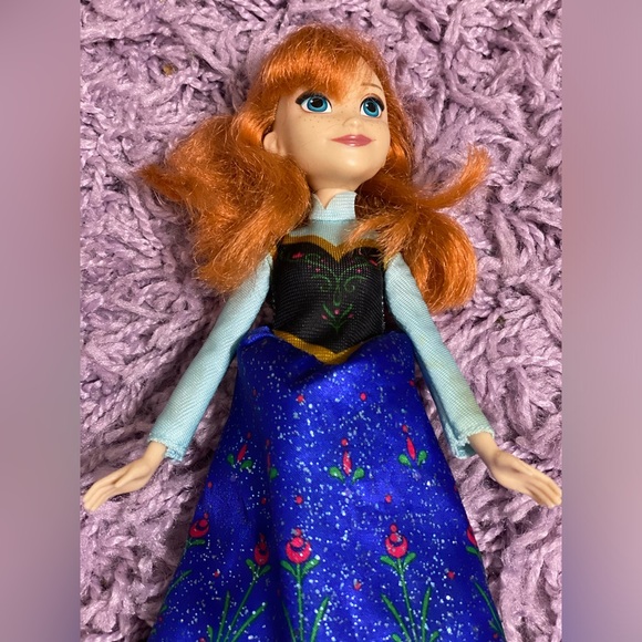 Frozen Bundle - Elsa & Anna dolls ❄️ 🏰 - Picture 3 of 15